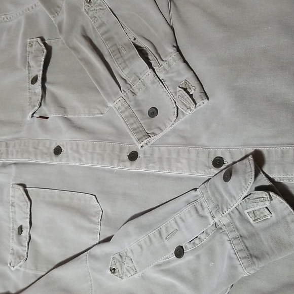 3 for 20. Mens Levi Strauss shirt. Medium - Picture 6 of 8